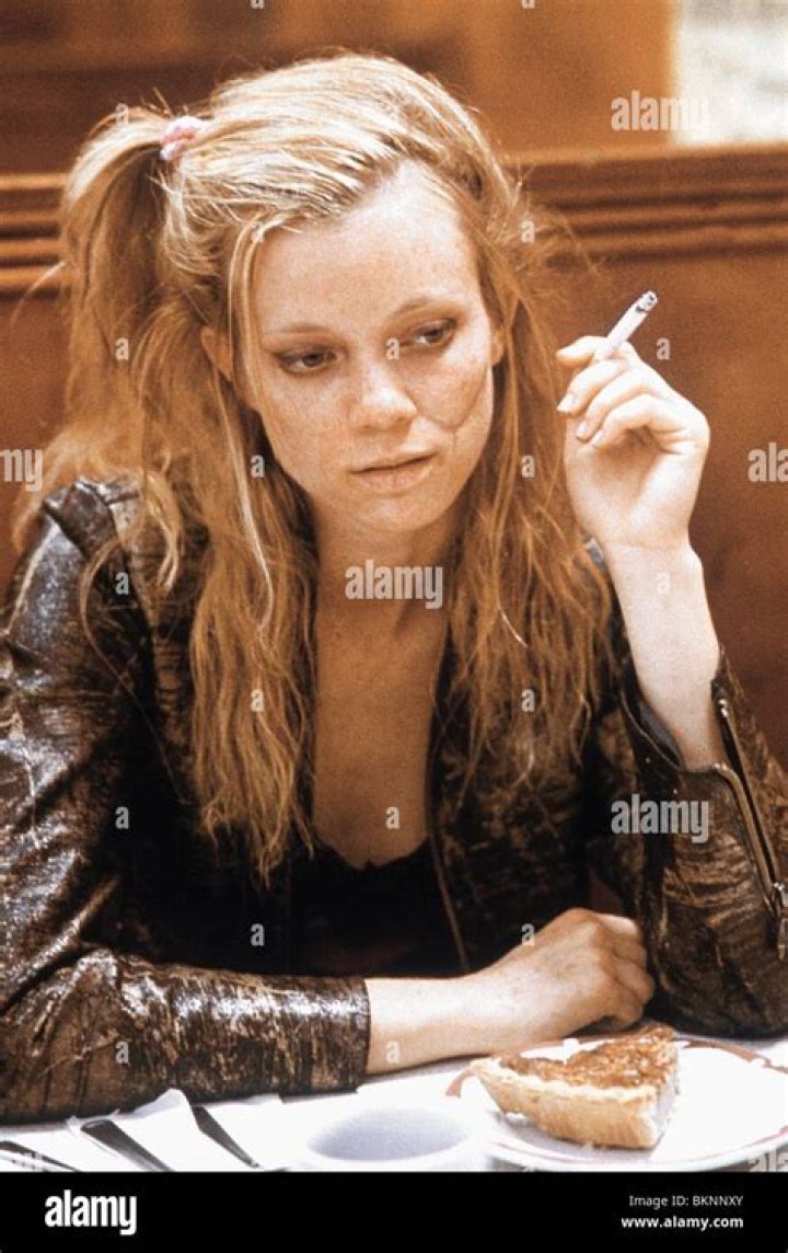 Amy Smart Smoking: Unveiling the Truth About the Hollywood Star