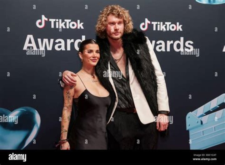 Ari Kytsya: The Rising Star in the Music Industry