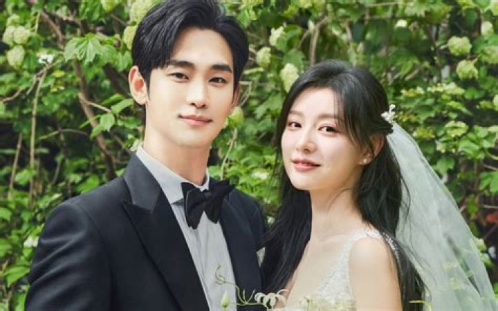Uncover the Truth: Kim Soo Hyun's Mysterious Relationship with Jun Ho
