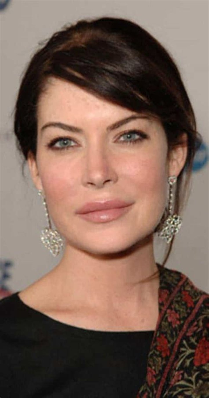 Lara Flynn Boyle Height: Exploring the Life, Career, and Physical Stats of the Hollywood Icon