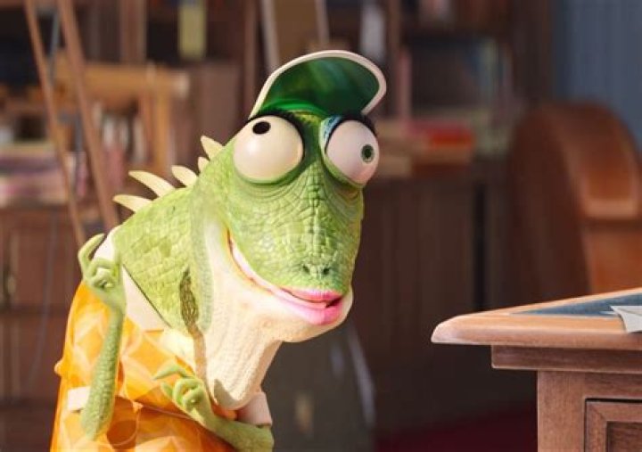 Captivating Footage: Lizards on the Sands of Singapore